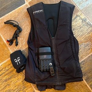 Used Horse Pilot Airbag Vest. Black size Medium. Leash & cartridge included.